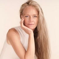 Suzy Amis