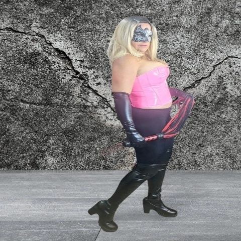 Blondies Pegging Center 