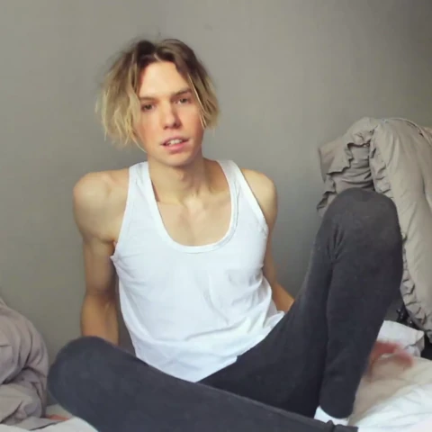 Saunadagi bakalavr ziyofatida porno tomosha qiling