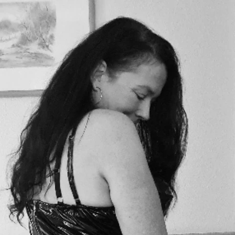 LackLederLady77 