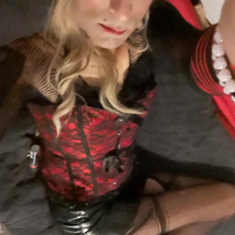 ROXXIE-DOXXIE