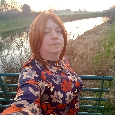 Nicki-Crossdress