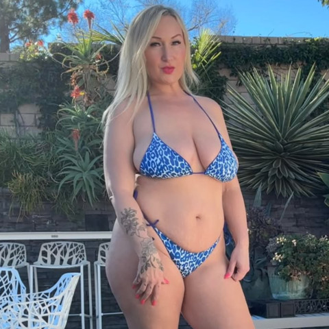 Momma Bombshell