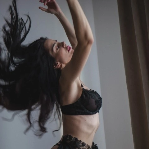 silicone_brunette
