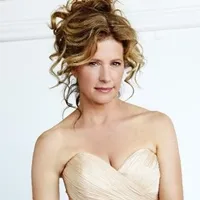 Nancy Travis