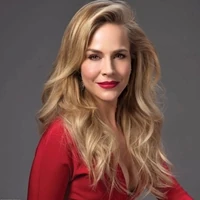 Julie Benz