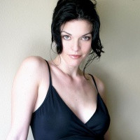 Alana De La Garza