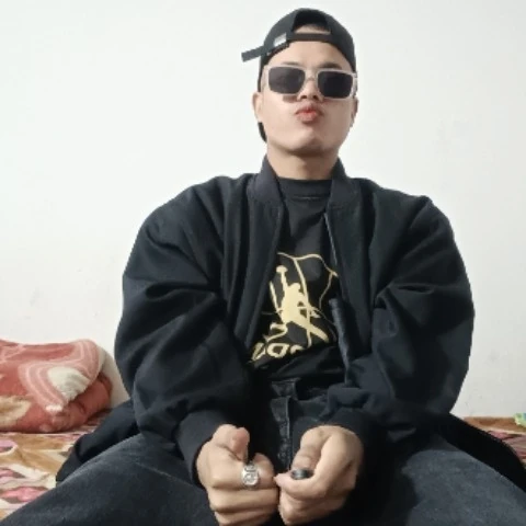 Handsomebulge12