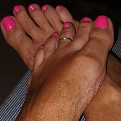 Reginalovefeet