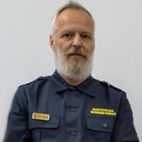 Ian Tate (John Bishop)