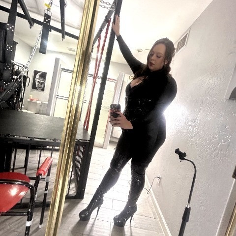 Mistress Scarlet Kiss