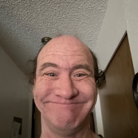 BigDaddyForHornyBiFemales
