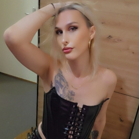 TSLaura Luxx